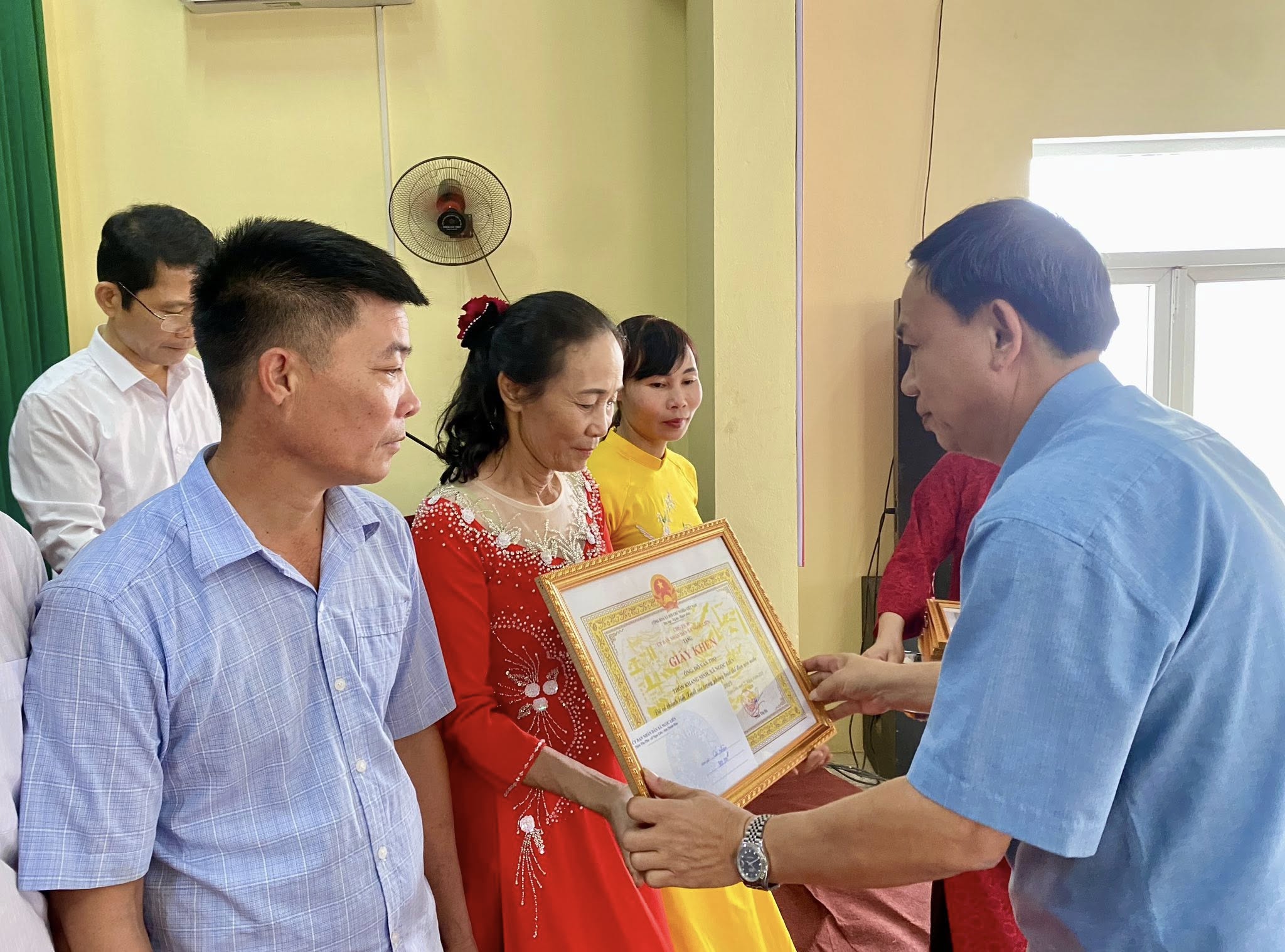 Anh-tin-bai